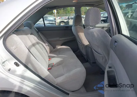 2004 Toyota Camry Le z USA, uszkodzony, nr VIN 4T1BE32K54U914300